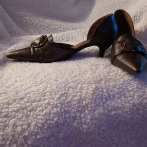 #15 black and brown heel